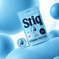 Envase de parches de vitaminas para dormir Stiq Patches junto a un parche vitamínico Sleep.
