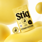 Envase de parches de vitaminas para la energía Stiq Patches junto a un parche vitamínico Energy.